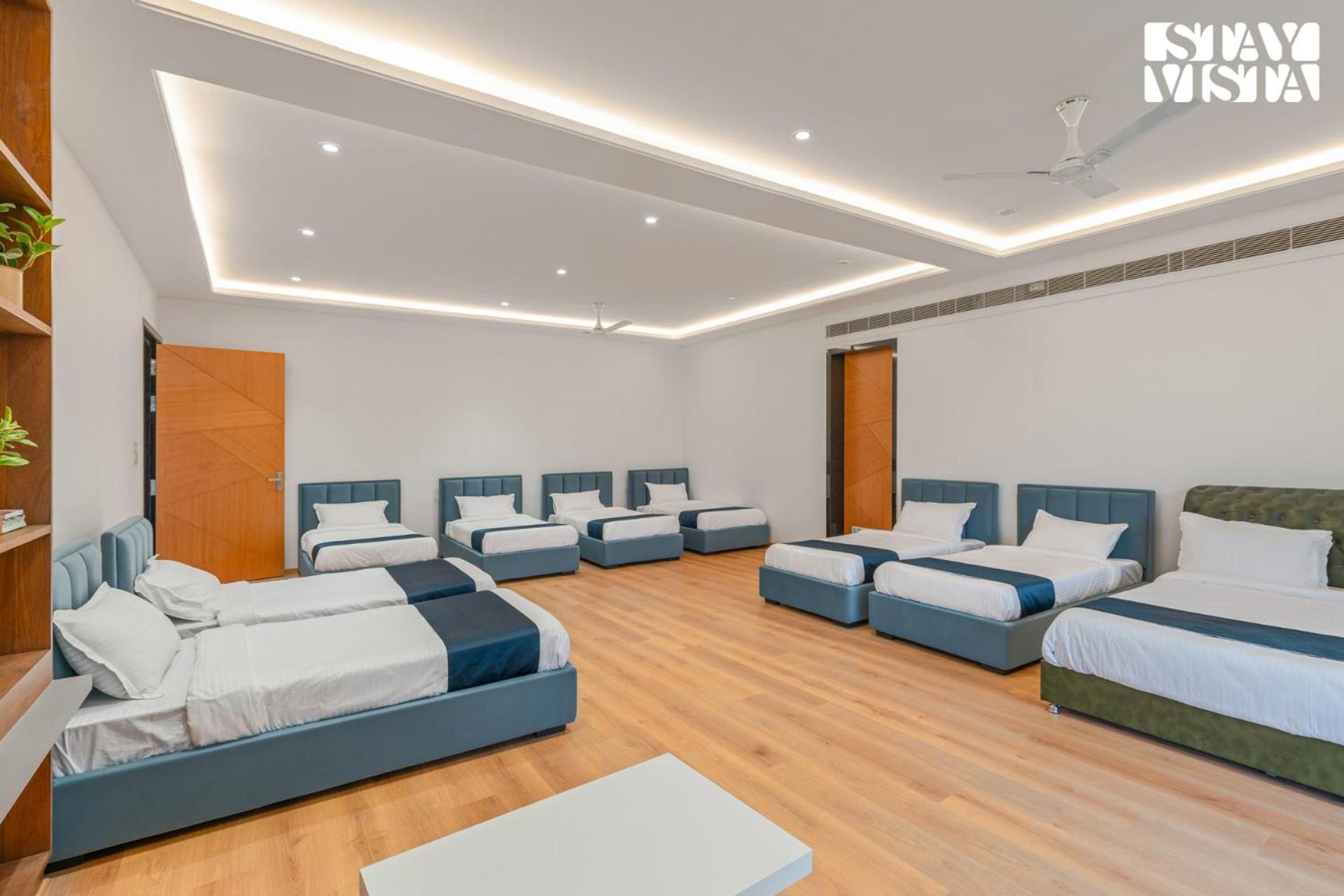 Stayvista At Aj House With Pvt Pool & Projector Set-Up ไฮเดอราบัด ภายนอก รูปภาพ